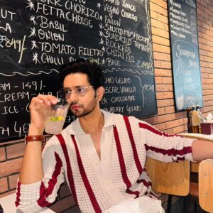 Shakti Arora Instagram - Comment with the most unique emoji...
.
.
#shaktiarora