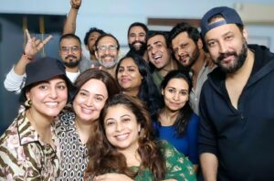 Shalini Kapoor Instagram - ABOUT LAST NIGHT........🥰🥰🥰🥰🥰

DOSTI KARNE WAALO KI KAMI NAHI HAI SAHEB.....
AKAAL TO NIBHANE WAALO KA PADA HAI........🥰🥰🥰🥰

@malinikapoor 
@realhinakhan 
@rockyj1 
@rohitsagar16 
@dinojms 
@khansome 
@therealdivyajames 
@ajaysharma_act 
@harry
