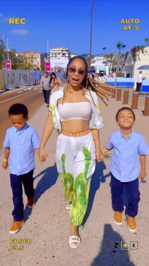 Shamari DeVoe Instagram - Moi et @DeVoeTwins sur la Côte d’Azur!