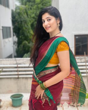 Shambhavy gurumoorthy Instagram - In a world full of trends, I choose to remain classic in my saree ❣️!!! 

This beautiful Saree from : @narayanpetcottonsaree 

#samandprasi #trending #instagood #instadaily #saree #loveyourself #selflove #positivity #positivevibes #shambhavy✨ #believe #traditional #tradition #tamilponnu