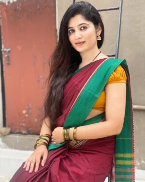 Shambhavy gurumoorthy Instagram - In a world full of trends, I choose to remain classic in my saree ❣️!!! 

This beautiful Saree from : @narayanpetcottonsaree 

#samandprasi #trending #instagood #instadaily #saree #loveyourself #selflove #positivity #positivevibes #shambhavy✨ #believe #traditional #tradition #tamilponnu