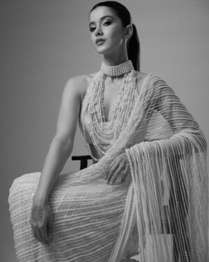 Shanaya Kapoor Instagram - dripping in 100,000 pearls!🤍 (literally🤭!!)
@manishmalhotraworld @sashajairam 

styling: @tanghavri @esther_pinto98 @niharikavaggarwal 
makeup: @sahithya.shetty @mynykaa @charlottetilbury 
hair: @souravv_roy_
