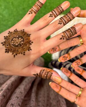 Shanaya Kapoor Instagram - mehendi today, memories forever! 🩷🩷🩷
