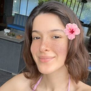 Shanaya Kapoor Instagram - hangry🤪🥴😚 but back to my fav place 🩷