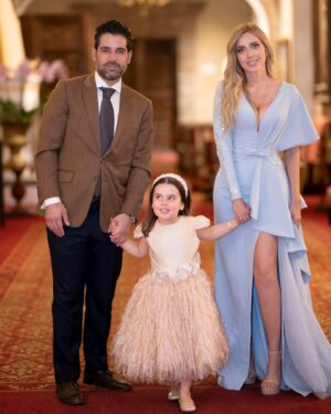 Shanik Aspe Instagram - cumpleaños núm 1 y Bautizo de Valentino ❤️ 1 Samuel 1:27
Por este niño oraba y Dios concedió los deseos de mi corazón y me dio lo que pedí . Yo , pues,  lo dedico también a jehova todos los días de su vida .

Gracias @gabyaranda__ por acompañarnos una vez más en un momento tan especial con tus súper fotos ! 

A @carameloceremonias por el Ropon de Valentino y el vestido de Carlotta . Tienen las cosas más hermosas 

Y que decir de @narciza_severa ! Mi vestido quedó hermoso ❤️ Gracias 🙏 lo amé

Gracias @ilceporrasmakeup por maquillarme y compartir el shampoo 😆❤️ y @beatrizsandovaloficial por estar siempre . ❤️🙏 las quiero