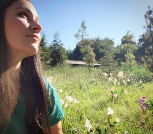 Shannon Woodward Instagram - the flowers are fake