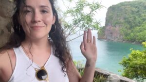 Shannon Woodward Instagram - I went to the Caribbean for one week and *immediately* looked like captain jack sparrow.