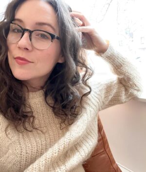Shannon Woodward Instagram - Spent 6 hours organizing books by color today AMA