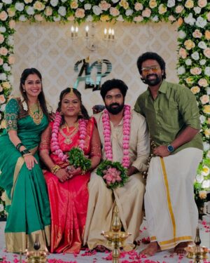 Shanthanu Bhagyaraj Instagram - Wedding bells in the family 🎊❤️‍🔥🧿
Congratulations @arvindkaladhar #Priya 😊 
Always fun when you have such amazing occasions getting an opportunity to meet everyone 💥
Kikis’ blouse 👚 by @poornimas_chennai ❤️‍🔥
@poornimabhagyaraj @sujaraghurammanoj @manojvenu @mahuvnish @nishkrish @dianishanth @varamanoj_  @sanamanoj_  @the_arjun_kaladhar @inst.prasanna @kx1sh @gayathriraguramm @adhav.krishna_  @1madhav._  @shrutitudi @trishul_manoj14