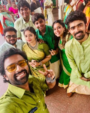 Shanthanu Bhagyaraj Instagram - Wedding bells in the family 🎊❤️‍🔥🧿
Congratulations @arvindkaladhar #Priya 😊 
Always fun when you have such amazing occasions getting an opportunity to meet everyone 💥
Kikis’ blouse 👚 by @poornimas_chennai ❤️‍🔥
@poornimabhagyaraj @sujaraghurammanoj @manojvenu @mahuvnish @nishkrish @dianishanth @varamanoj_  @sanamanoj_  @the_arjun_kaladhar @inst.prasanna @kx1sh @gayathriraguramm @adhav.krishna_  @1madhav._  @shrutitudi @trishul_manoj14