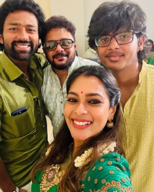Shanthanu Bhagyaraj Instagram - Wedding bells in the family 🎊❤️‍🔥🧿
Congratulations @arvindkaladhar #Priya 😊 
Always fun when you have such amazing occasions getting an opportunity to meet everyone 💥
Kikis’ blouse 👚 by @poornimas_chennai ❤️‍🔥
@poornimabhagyaraj @sujaraghurammanoj @manojvenu @mahuvnish @nishkrish @dianishanth @varamanoj_  @sanamanoj_  @the_arjun_kaladhar @inst.prasanna @kx1sh @gayathriraguramm @adhav.krishna_  @1madhav._  @shrutitudi @trishul_manoj14