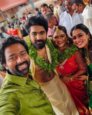 Shanthanu Bhagyaraj Instagram - Wedding bells in the family 🎊❤️‍🔥🧿
Congratulations @arvindkaladhar #Priya 😊 
Always fun when you have such amazing occasions getting an opportunity to meet everyone 💥
Kikis’ blouse 👚 by @poornimas_chennai ❤️‍🔥
@poornimabhagyaraj @sujaraghurammanoj @manojvenu @mahuvnish @nishkrish @dianishanth @varamanoj_  @sanamanoj_  @the_arjun_kaladhar @inst.prasanna @kx1sh @gayathriraguramm @adhav.krishna_  @1madhav._  @shrutitudi @trishul_manoj14