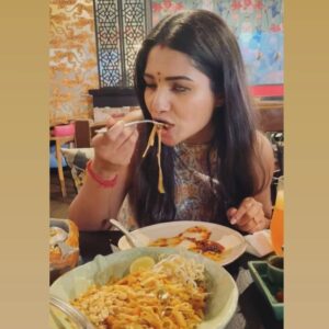 Sharanya Turadi Instagram - Finally realising that Food is my love language ♥️🤌 Documenting few of my Food coma moments from the past week! 😄😋 from Gourmet food to Road uh Kadai muttai paniyaram..😍 
#littlethingstheory #photodump #foodislove