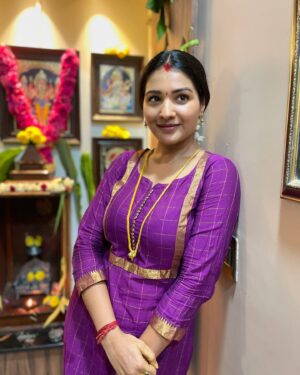 Sharanya Turadi Instagram - Life la First ever Varalakshmi poojai  with him🙏 😍 
Terinja varaikum kumbitaachu 😝🙈
Love n blessings to y’all my kanmanies 🧚‍♀️