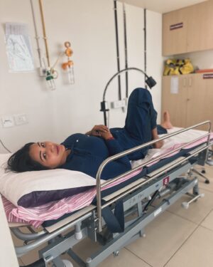 Sharanya Turadi Instagram - Dealing with hospital visits, procedures and pain lately! 

Recovering phase now ❤️‍🩹

Hope to keep my spirits up and come back stronger than ever ✨🧿

So My dearest Kanmanies, that’s the reason for me being inconsistent on social media lately. Thanks for understanding,
Sending you more love , Take care❤️🫂