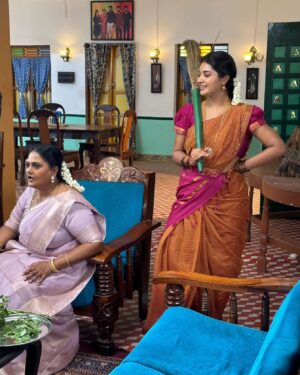 Sharanya Turadi Instagram - On-screen la eppadiyo but Offscreen la eppovum loves than 🤗 
Pandian stores family ❤️🧿🙏

Missed my bois Kathir,Senthil, and Meena in this dump. Will post in the coming ones 🫶
#pandianstores