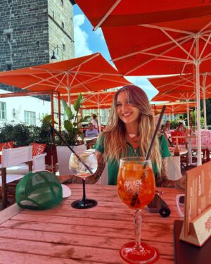 Sharlota Instagram - #justchillin 🧡💚