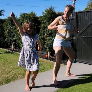 Sharni Layton Instagram - A big happy four zero the one of (if not) the best human there is. The best sister, the best wife, the best daughter, the best mum, the best friend, the best hairdresser, the best dance moves (swipe to the end) She lights up a room no matter where she goes, she brings joy to those she talks to, doesn't matter whom. She has the biggest heart with so much love for absolutely everyone and I couldn't do this thing called life without you. Love you so much Kara Poore, can't wait to celebrate in Fiji!! 🇫🇯🏖🍹☀️ best sister EVER ❤️ 💕 @kara_poore_