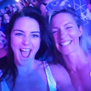 Sharni Layton Instagram - A big happy four zero the one of (if not) the best human there is. The best sister, the best wife, the best daughter, the best mum, the best friend, the best hairdresser, the best dance moves (swipe to the end) She lights up a room no matter where she goes, she brings joy to those she talks to, doesn't matter whom. She has the biggest heart with so much love for absolutely everyone and I couldn't do this thing called life without you. Love you so much Kara Poore, can't wait to celebrate in Fiji!! 🇫🇯🏖🍹☀️ best sister EVER ❤️ 💕 @kara_poore_