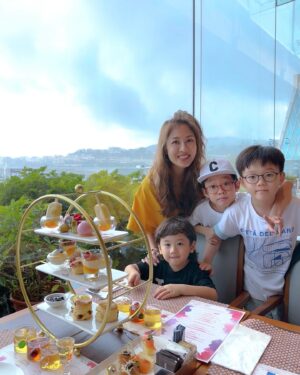 Sharon Chan Man-Chi Instagram - 兩兄妹一齊放暑假👏
今次我哋帶埋子樂同Jaco
去愉景灣吃喝玩樂
佢哋開心到唔捨得走😍
@joelshanchung 
@jaco_chan_aj 
@chiloklui 

Special Thanks 🙌
@aubergedbay 
@visitdiscoverybay 
@epiclandhk 
@kiztopiahk 
@joo.db.hk 
@olivioandco_hk 
@onadbhk 
#splashtopia 
#愉景灣彈游夏日嘉年華
#kiztopia