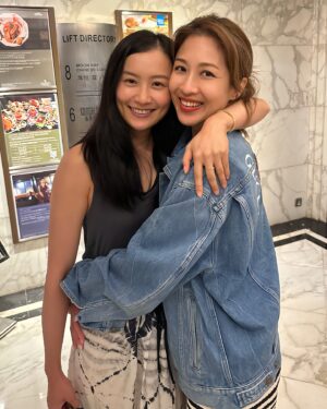 Sharon Chan Man-Chi Instagram - 2011年的我們
因為拍 <東西宮略> 結緣
我哋嘅友誼從那天起
到現在
也沒有變過
我哋好掛住嘅法拉
終於返嚟啦
今次仲要係東宮娘娘召集回宮
我哋二話不說
即刻飛出嚟見呢位幸福媽媽🥰
今晚大王要拍劇所以未能齊人
咁我哋又可以搵多次藉口再出嚟啦！
見到個個都幸福快樂健康平安
我已經好開心❤️😙

@falachenfala 
@kittyyuen 
@konniecrab 
@yuenlouis 
@onjai109