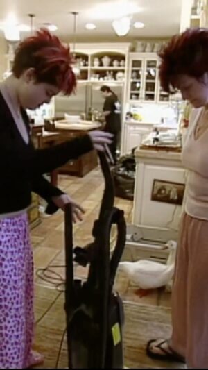 Sharon Osbourne Instagram - When the vacuum cleaner outsmarts us, Kelly steps in! Time for a vacuuming spree!
Use promo code ‘OSBOURNES25’ for 25% off your first month at osbournemediahouse.com and join the family for exclusive content, perks, and access to our iconic Osbourne Series!