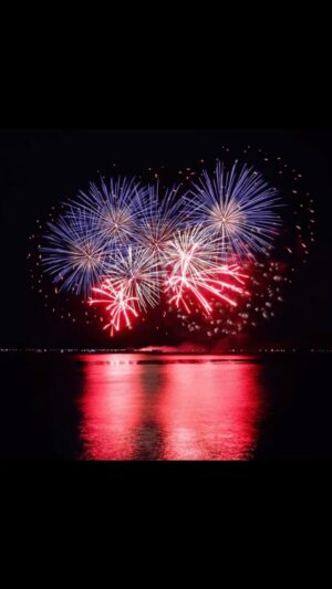 Sharon Osbourne Instagram - Happy Fourth of July 🇺🇸 🎇 ✌️