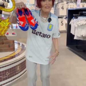 Sharon Osbourne Instagram - Our special guest: @sharonosbourne 🤩 and she found Ozzy’s Preds 😂