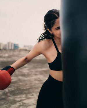 Sharvari Wagh Instagram - BEAST MODE on for Vedaa! ⚠️☠️🥊 

Took up boxing to become Vedaa... Now I am ready to pack a punch or be strong enough to take a brutal beating 💪 
#Vedaa coming to a theatre near you on August 15th