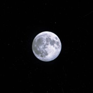 Shashank Arora Instagram - Just took this photo on my phone for my imaginary girlfriend.
Earth’s Moon on 29th November, 2020.