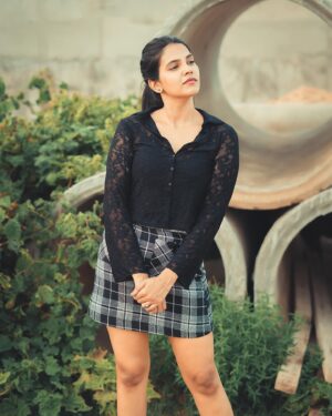 Shathiga Instagram - Mudila paaa🙈🤍
.
Shot by @mk_portraitz 
.

.
#shathiga#actor#tamil#casual#photoshoot#potraitphotography#fashionphotography#black#blacklove#chennai