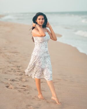 Shathiga Instagram - கொஞ்சம் கொஞ்சம்🤍
.
Shot by @mk_portraitz 
Outfit @label_natalia_livingston 
.
#shathiga#actor#tamil#beach#beachgirl#white#photoshoot#photography#potraitphotography#chennai
