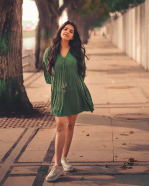 Shathiga Instagram - Casual ah knjm kadhal💚 
.
📸 @mk_portraitz 
.
#shathiga#actor#tamil#chennai