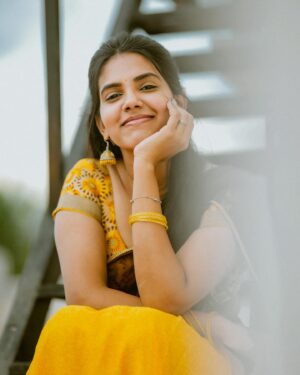 Shathiga Instagram - வெட்கத்துல சிக்க வச்சானே🙈✨
.
Shot by @rudran_praveen 
. 
#shathiga#actor#tamil#ethnic#traditional#ethnic#yellow#yellowlove#halfsaree#chennai