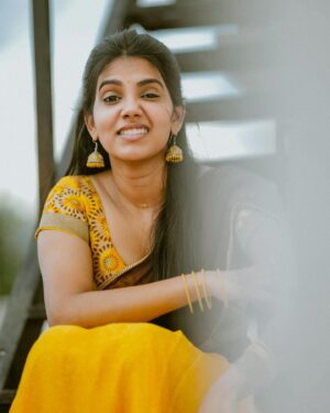 Shathiga Instagram - வெட்கத்துல சிக்க வச்சானே🙈✨
.
Shot by @rudran_praveen 
. 
#shathiga#actor#tamil#ethnic#traditional#ethnic#yellow#yellowlove#halfsaree#chennai