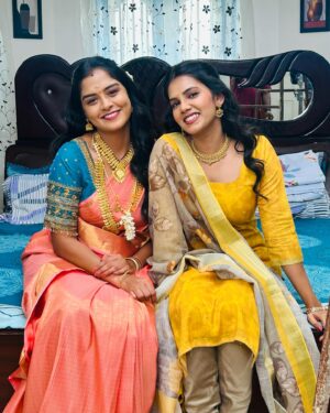 Shathiga Instagram - Shaa-Laa-Laa 🥳🫶❤️
.
.
#mahanadhi #vijaytv #ragini #kaveri
