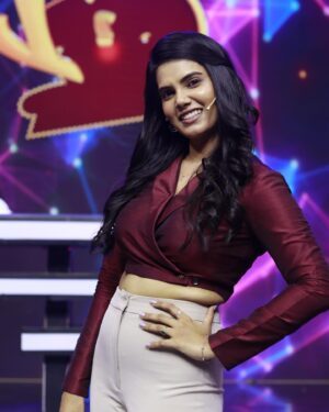 Shathiga Instagram - How was today’s episode?!🤩🥳 #tiktiktik
.
Had a great time with @kikivijay11 @bjbala_kpy @rudran_praveen @_shalinii__ @akash__premkumar 
.
Thank you @globalvillagers @vijaytelevision 
.
Mua @anitasmakeupartistry 
Hair @dhanusha_makeup_artist 
.
#shathiga#actor#tamil#vijaytv#tiktiktik#realityshow#mahanathi#chennai