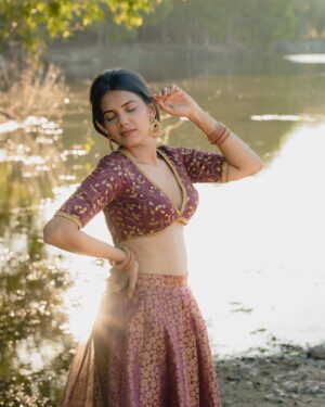 Shathiga Instagram - முத்தாடுதே✨
.
Shot by @sk24official 
Outfit @arudpa 
.
#shathiga#actor#tamil#photoshoot#photography#potraitphotography#indowestern#chennai