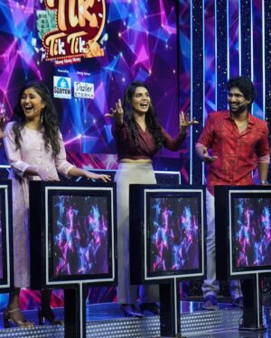 Shathiga Instagram - How was today’s episode?!🤩🥳 #tiktiktik
.
Had a great time with @kikivijay11 @bjbala_kpy @rudran_praveen @_shalinii__ @akash__premkumar 
.
Thank you @globalvillagers @vijaytelevision 
.
Mua @anitasmakeupartistry 
Hair @dhanusha_makeup_artist 
.
#shathiga#actor#tamil#vijaytv#tiktiktik#realityshow#mahanathi#chennai