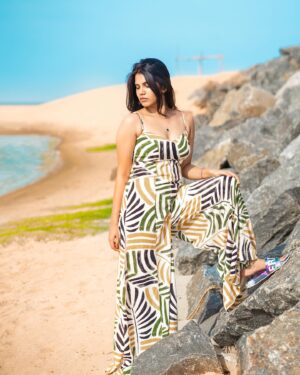 Shathiga Instagram - Manasula poongaathu 🤍🌬️
.
Shot by @mk_portraitz 
.

.
#shathiga#actor#tamil#chennai