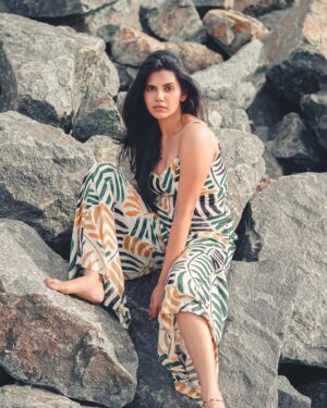 Shathiga Instagram - க‌ள்வா…..!🤍
.
Shot by @mk_portraitz 
.

.
#shathiga#actor#tamil#casual#beach#beachgirl#photography#potraitphotography#fashion#fashionphotography#chennai