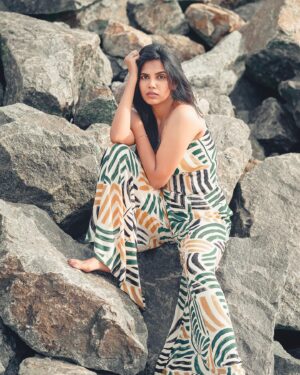Shathiga Instagram - க‌ள்வா…..!🤍
.
Shot by @mk_portraitz 
.

.
#shathiga#actor#tamil#casual#beach#beachgirl#photography#potraitphotography#fashion#fashionphotography#chennai