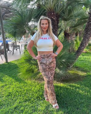Shaughna Phillips Instagram - Talk to me darlin’ 💋
