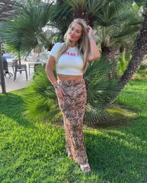 Shaughna Phillips Instagram - Talk to me darlin’ 💋