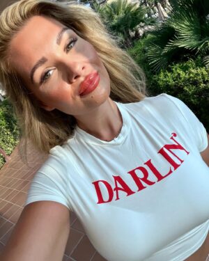 Shaughna Phillips Instagram - Talk to me darlin’ 💋