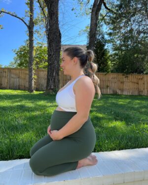 Shawn Johnson Instagram - doing everything possible to try and get comfortable this pregnancy, even if that means getting upside down hahaha. Head over to @caliafitness’s Instagram Stories for a takeover where I'll be showing how I take my CALIA fits throughout the day. I swear by their clothes because they are THE MOST comfortable.