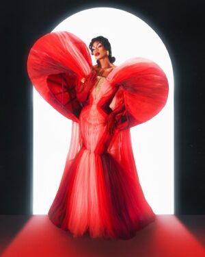Shea Couleé Instagram - LA! Drag Con is upon us! You can find me at booth #646! The Meet and Greet minimum is $45 dollars. If you’ve already purchased a ticket to The Love Ball: LA. Your ticket price will be deducted from your M&G minimum! We will start the meet & greets after the ribbon cutting, so be sure to get to booth #646 early! On 7/19 from 12:30-1:30 I will be away from my booth doing a performance on the main stage. And on 7/20 I will be away from my booth from 12:30-1:15 recording Hey Qween! So plan accordingly so you can maximize on your time at Drag Con! Also, don’t forget to get your tickets for The Love Ball: LA July 19th at The Belasco! 

📸 by @mattdicksonphotography 

❤️ by @joshuanapontedesigns

💇🏾‍♀️ by @wigsbyhassoon