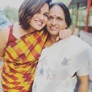 Sheetal Shetty Instagram - ಅಮ್ಮ ಮತ್ತು ನಾನು 🙂💐 mom and me💐
#karnataka #dakshinakannada #udupi #brahmavara #kannadafilmindustry #sandalwood #motherlove #daugther