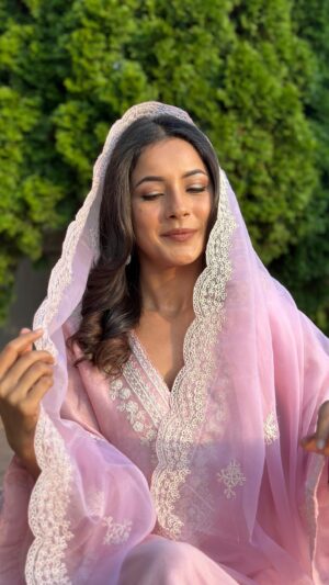Shehnaaz Kaur Gill Instagram - life is better in pink 💞. 

Outfit @sureenachowdhri 
via @vandafashionagency
Stylist @stylebysaachivj 
Jewellery: @karishma.joolry @dipublicrelations