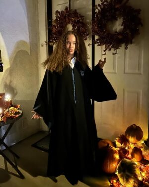 Shelby Simmons Instagram - HAPPY HALLOWEEN GOULS AND GHOSTS 👻 have a spooktacular night!! 🎃